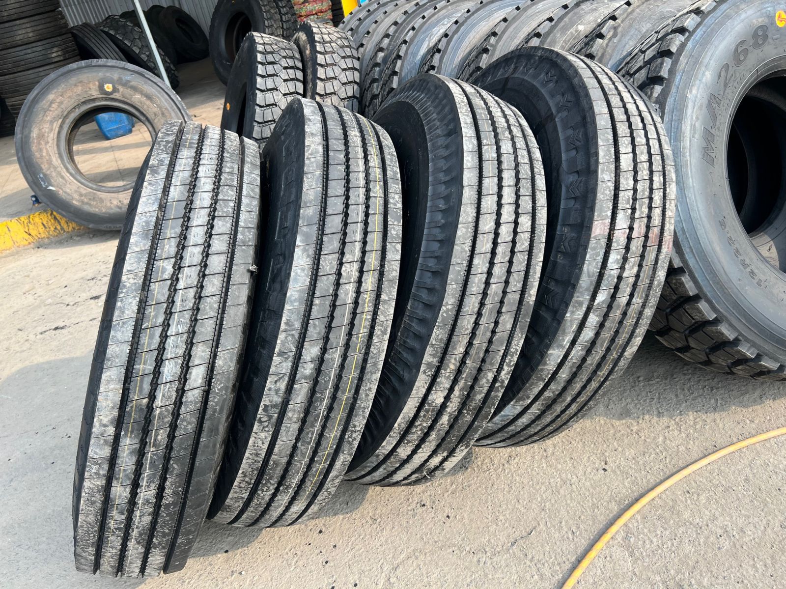 TRUNG TÂM PHÂN PHỐI LỐP XE ĐẮP, LỐP XE DÁN UY TÍN NHẤT BÌNH DƯƠNG